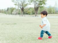1歳児の受け口の治療はいつから始める？子どもが受け口になる原因や治療方法を歯科医が解説します