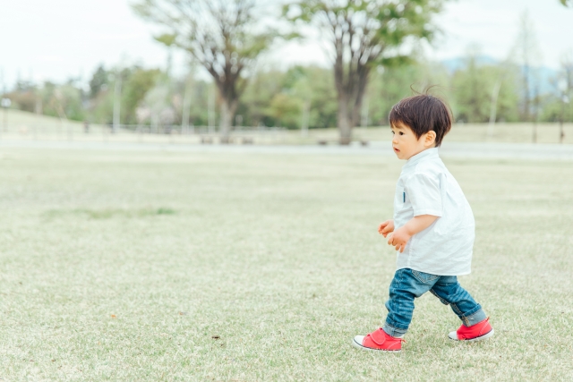 1歳児の受け口の治療はいつから始める？子どもが受け口になる原因や治療方法を歯科医が解説します