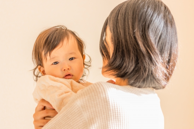 赤ちゃんの歯並びが受け口になったら？すぐに治療しない理由や対処法を歯科医が解説