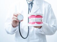 非抜歯矯正はゴリラ顔になるのか歯科医が解説｜抜歯の目的や非抜歯矯正の基準もご紹介します