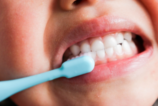 前歯のぐらつきの治療方法