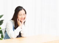 矯正中に正中がずれてくることがある？