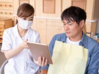 矯正用アンカースクリュー埋入当日の食事の注意点を歯科医が解説｜治療の流れや費用相場もご紹介