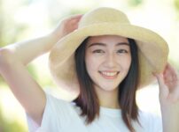 前歯をセラミック矯正で美しくする方法を専門医が解説｜セラミック矯正の流れや費用もご紹介