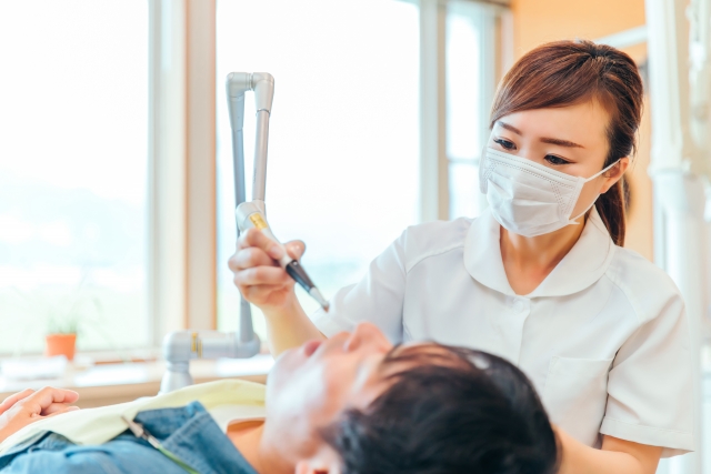 矯正中の口腔内のトラブルは歯科医に相談