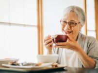 歯列矯正が老後に与える影響は？抜歯を伴う矯正と老後の関係や良い歯並びを維持する方法もご紹介