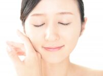 歯列矯正とほうれい線の関係を歯科医が解説｜ほうれい線が目立つ原因についてもご紹介します