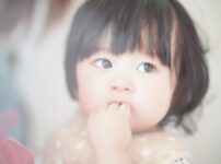 指しゃぶりで出っ歯になるのはなぜ？子どもの指しゃぶりの特徴や解決策もご紹介します
