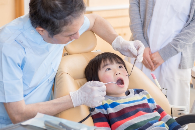 子どもの癒合歯は早めに歯科医に相談しよう